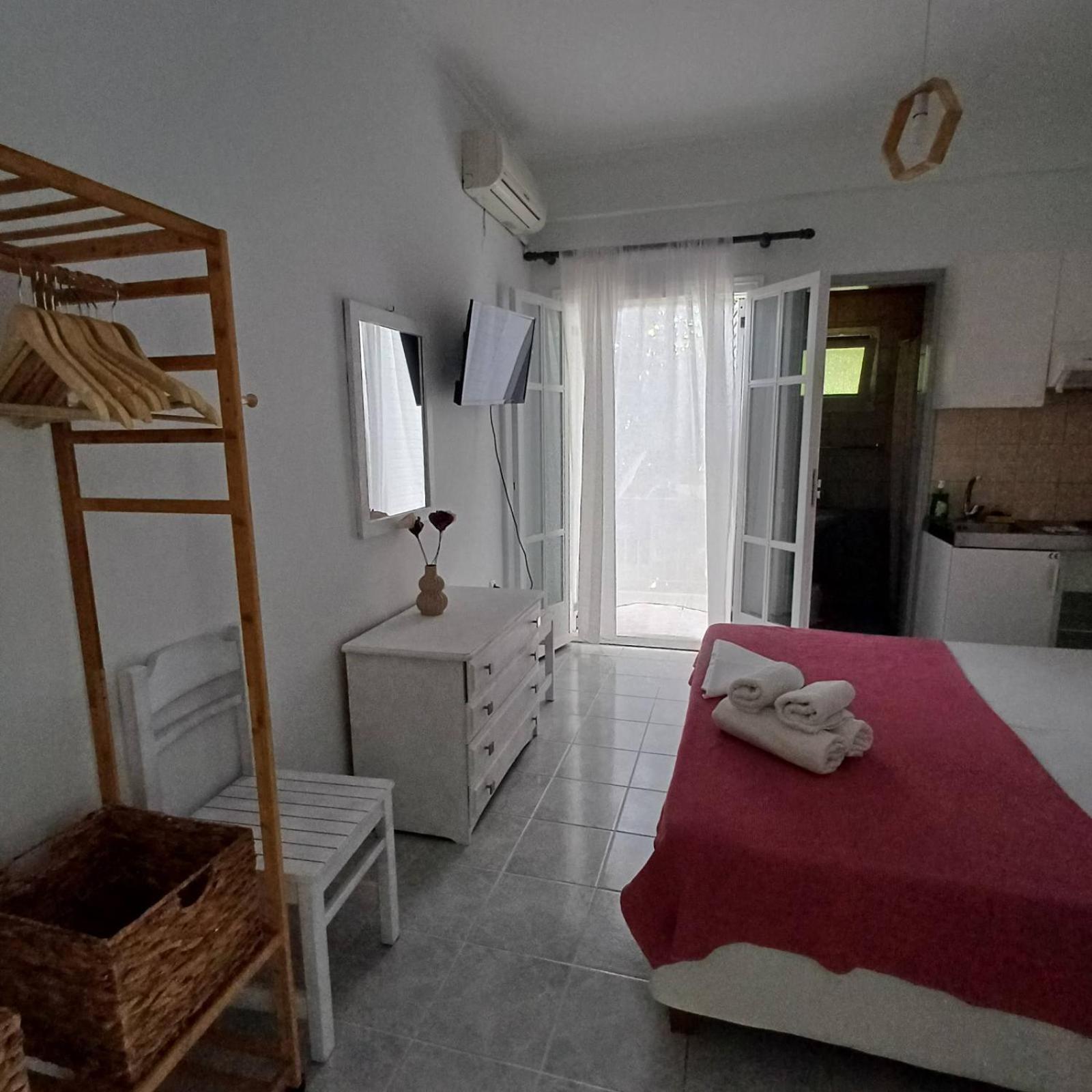 Kondilw Rooms Kalamítsi Exterior foto