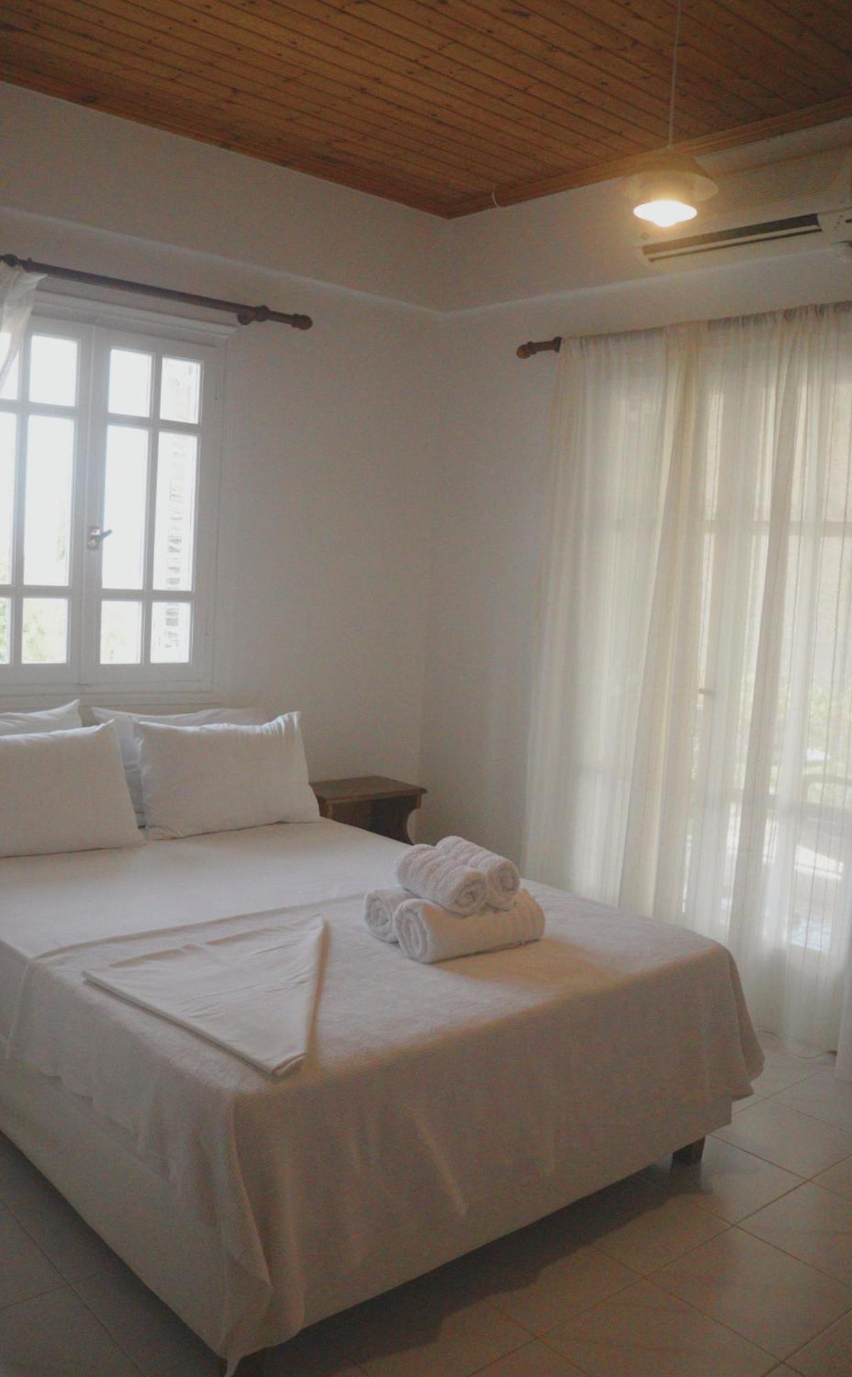 Kondilw Rooms Kalamítsi Exterior foto
